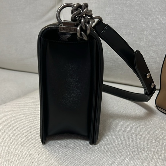 Chanel New Medium Boy Bag - Picture 15 of 15